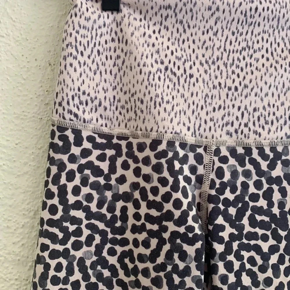 Lululemon Wunder Under Crop II Roll Down -Tights Print Tan Spot Size 4 - Picture 5 of 9